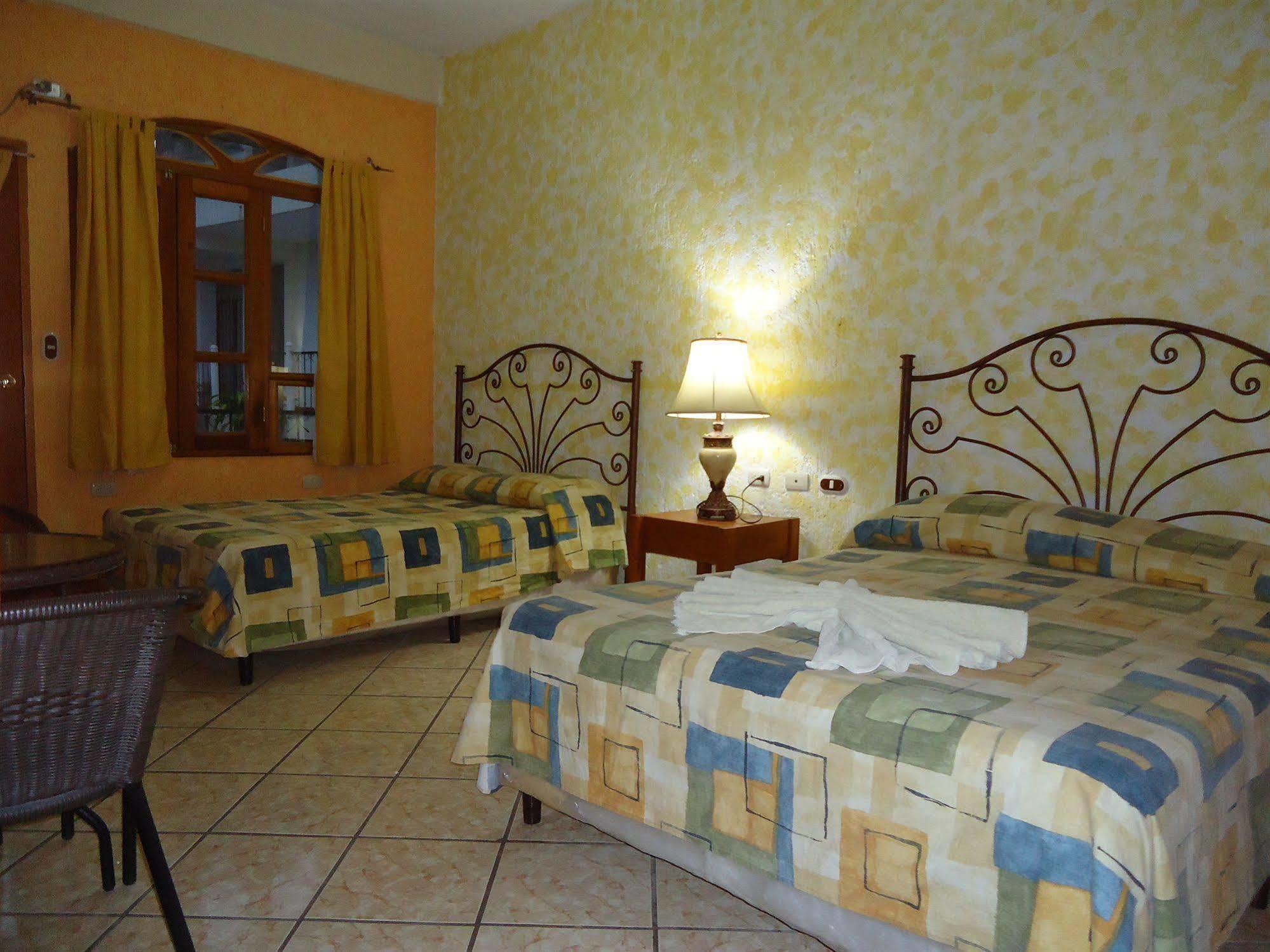 Hotel Quinta Maya فلوريس المظهر الخارجي الصورة
