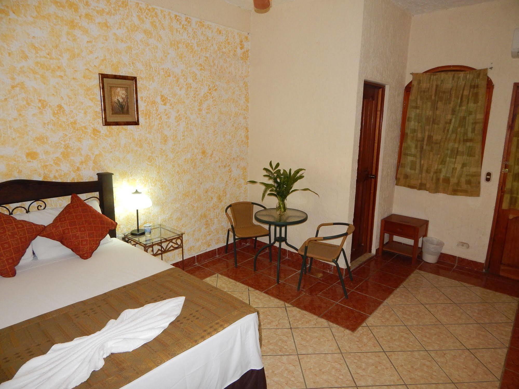 Hotel Quinta Maya فلوريس المظهر الخارجي الصورة